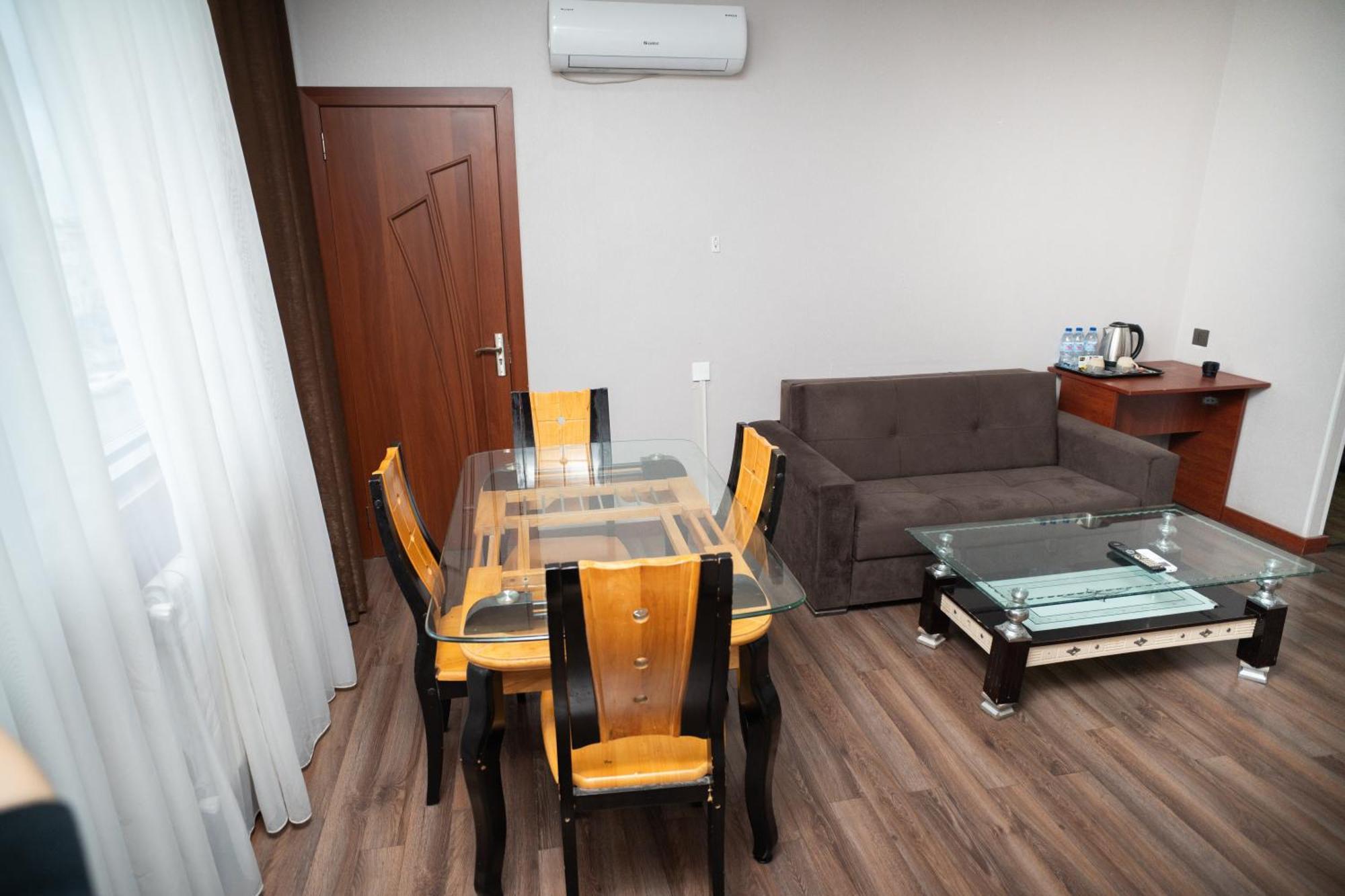 Hotel Consul
