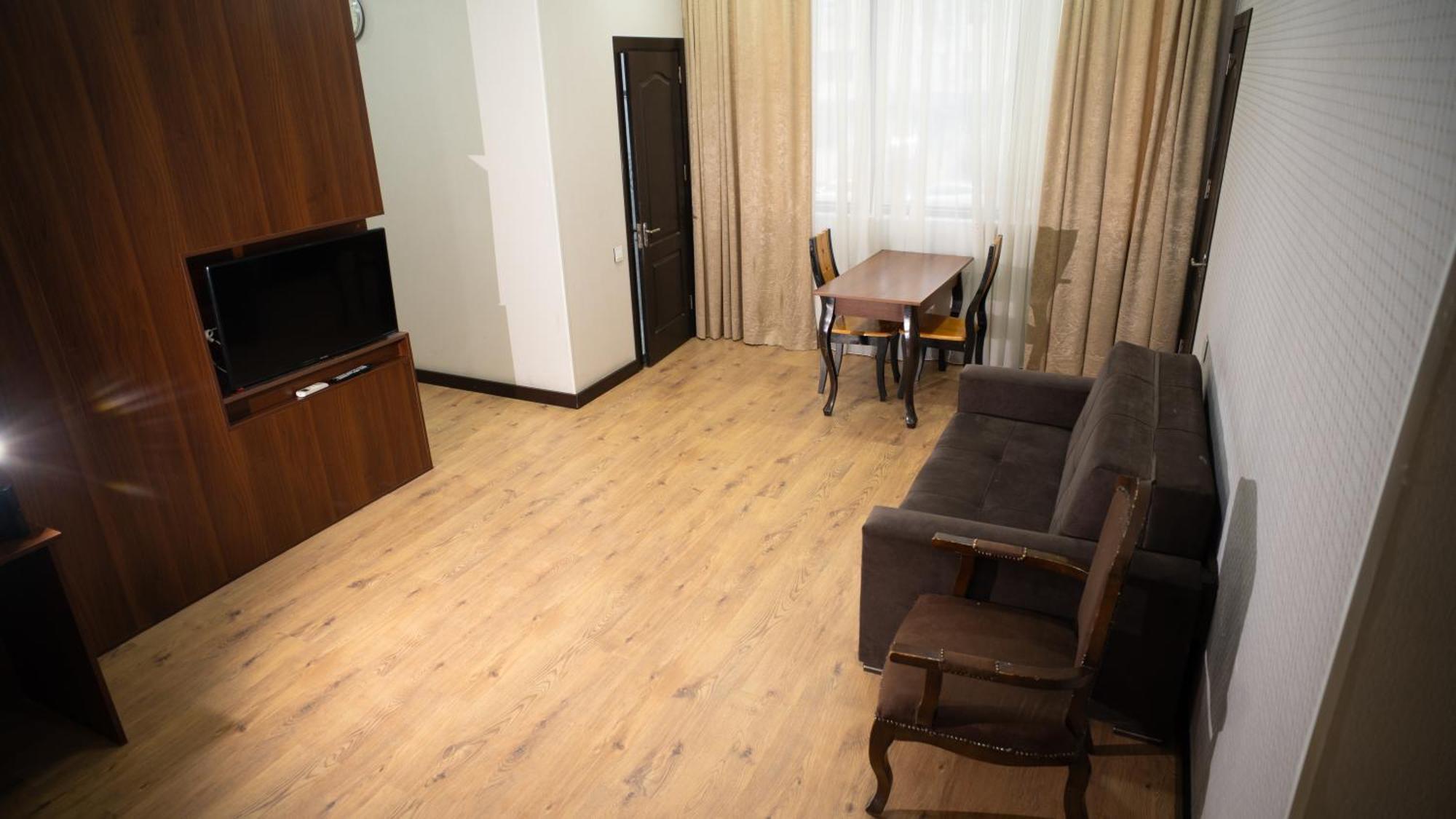 Consul Hotel