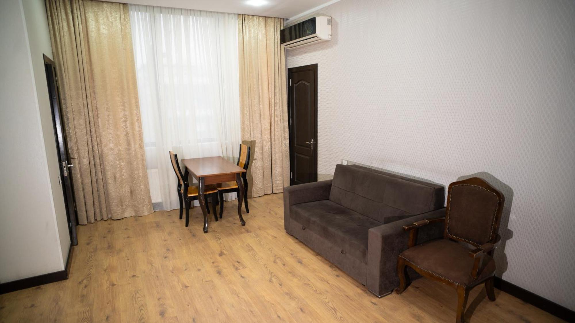 Hotel Consul