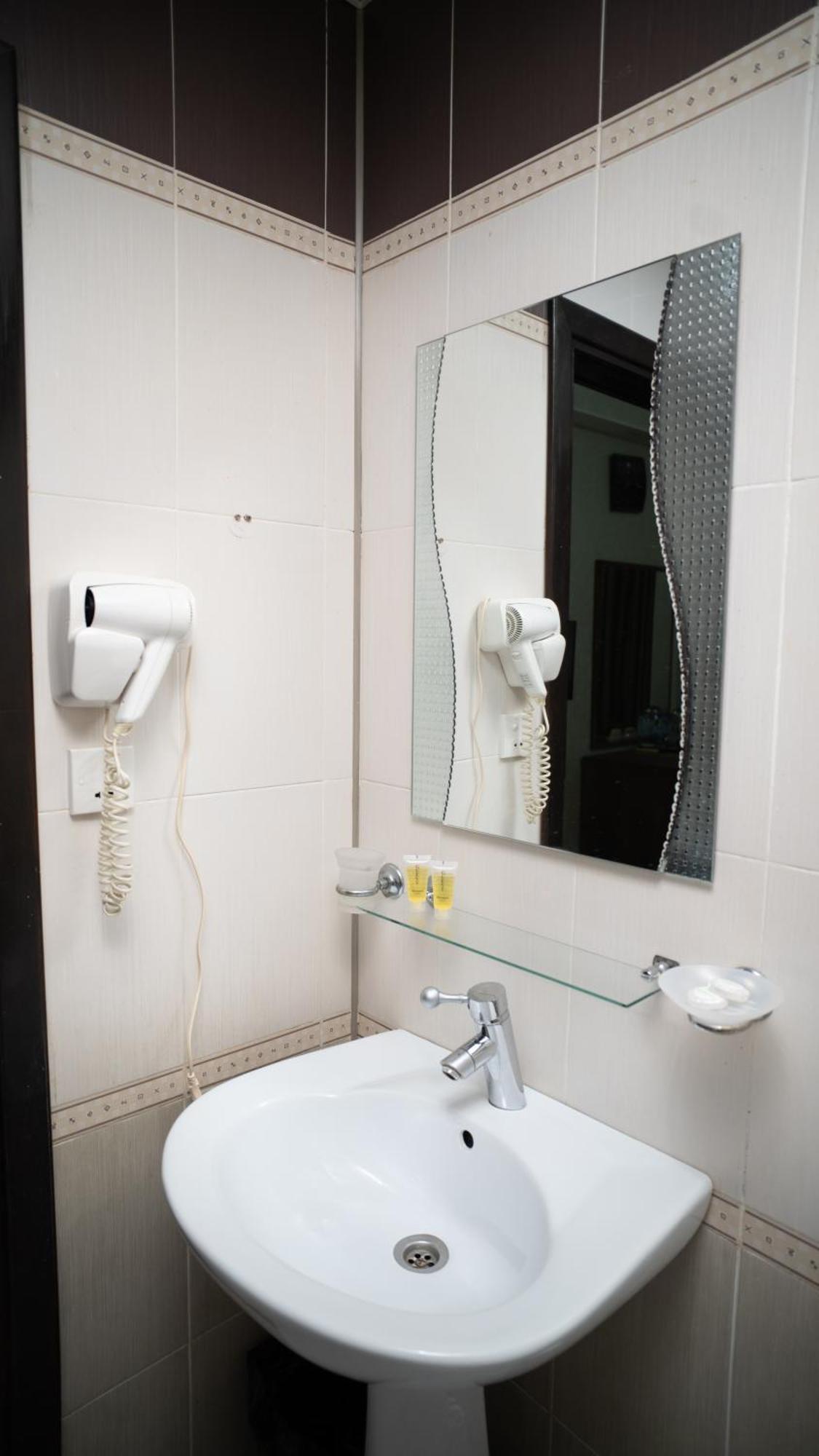 Consul Hotel 3*