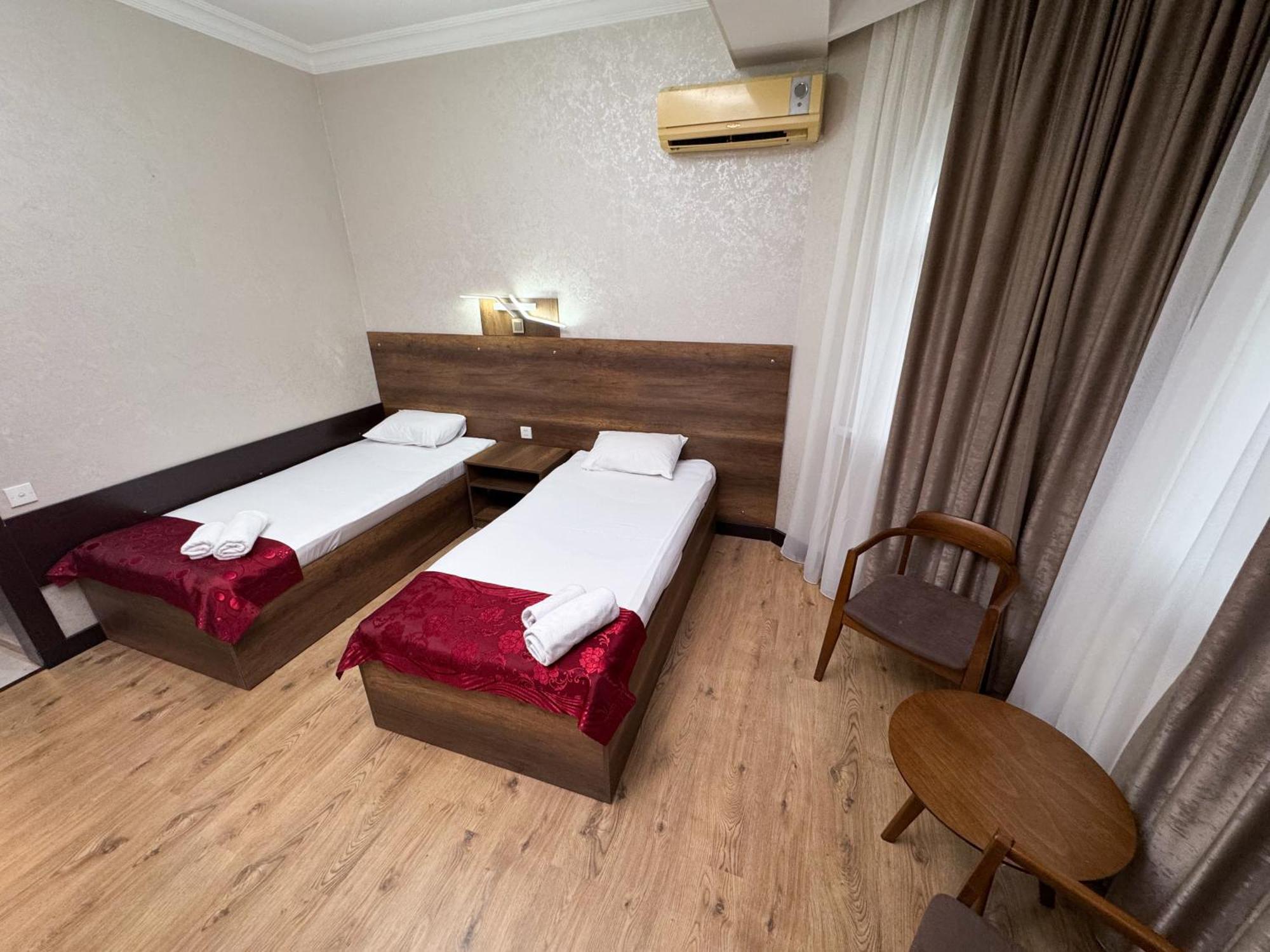 Hotel Consul